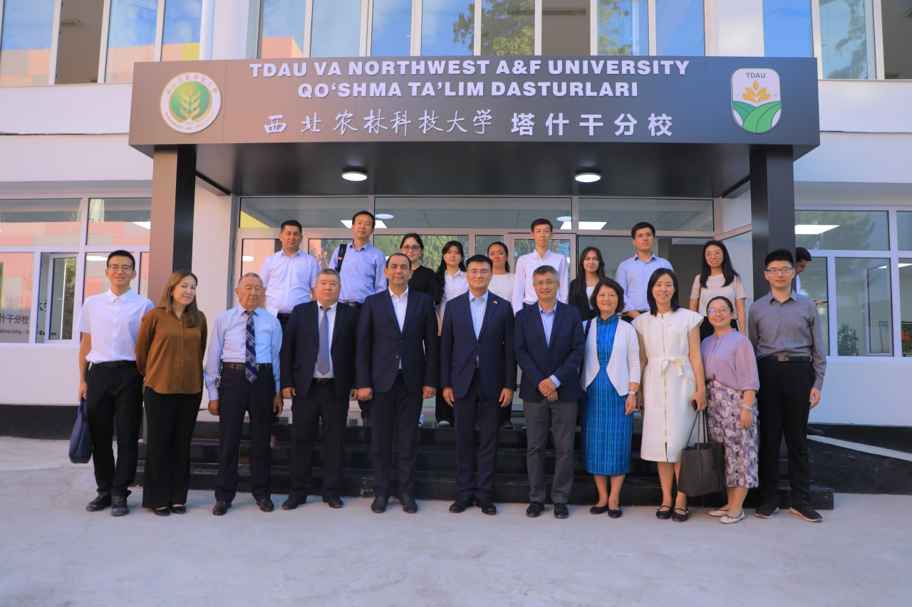 外交部代表团赴乌调研塔什干分校.jpg